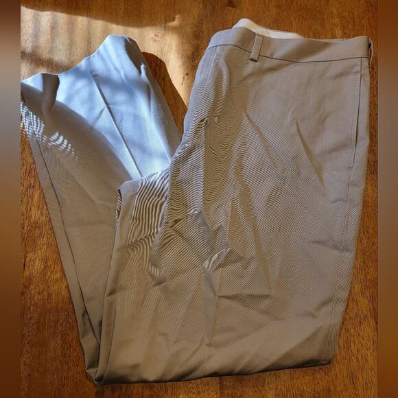 Mens L.L Bean Khaki Classic Fit Dress Pants Size 40 - Picture 1 of 8